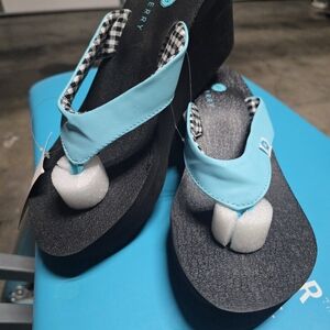 Sperry Kids Aqua and Black Flip Flops